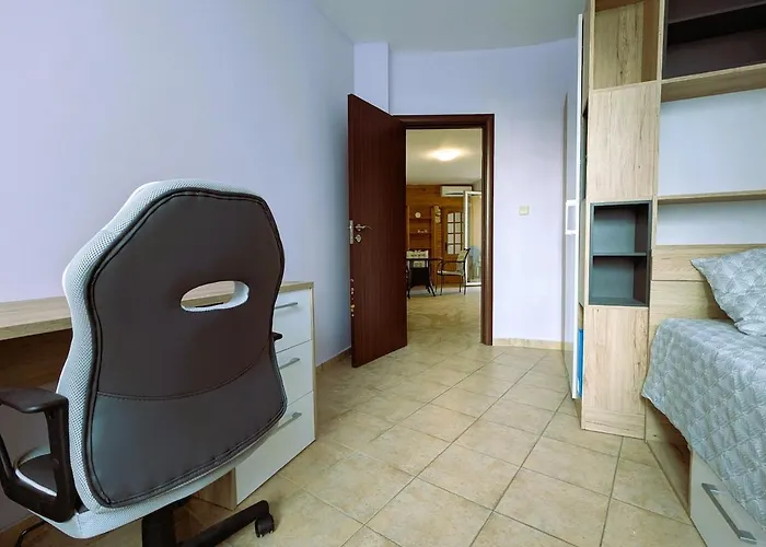 Akrotiri 2br Apartment